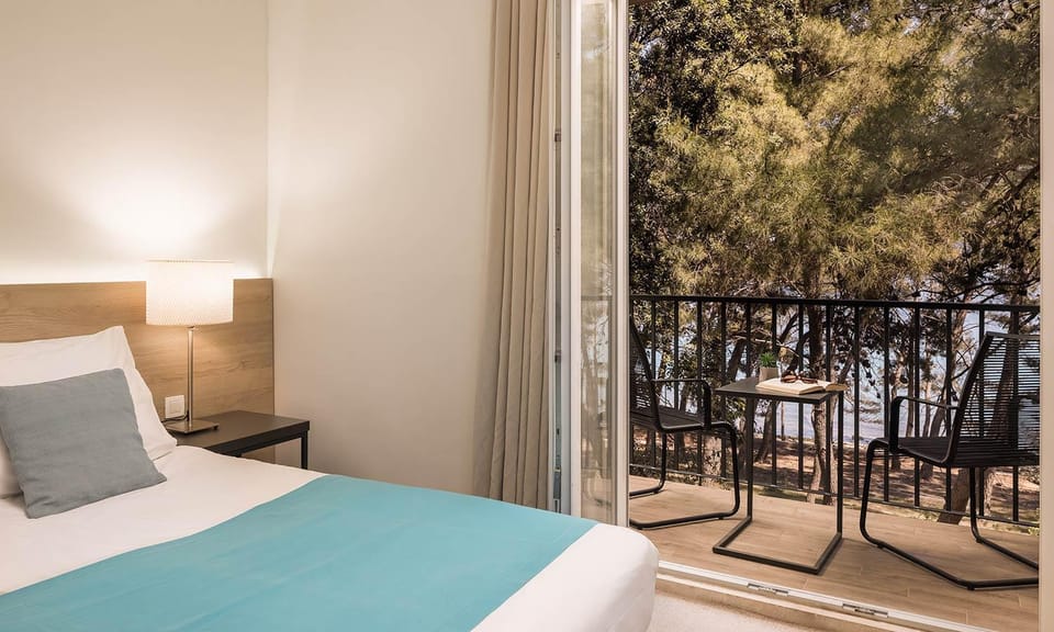 Bed, View (from property/room), Balcony/Terrace, Photo of the whole room, Bedroom, Sea view