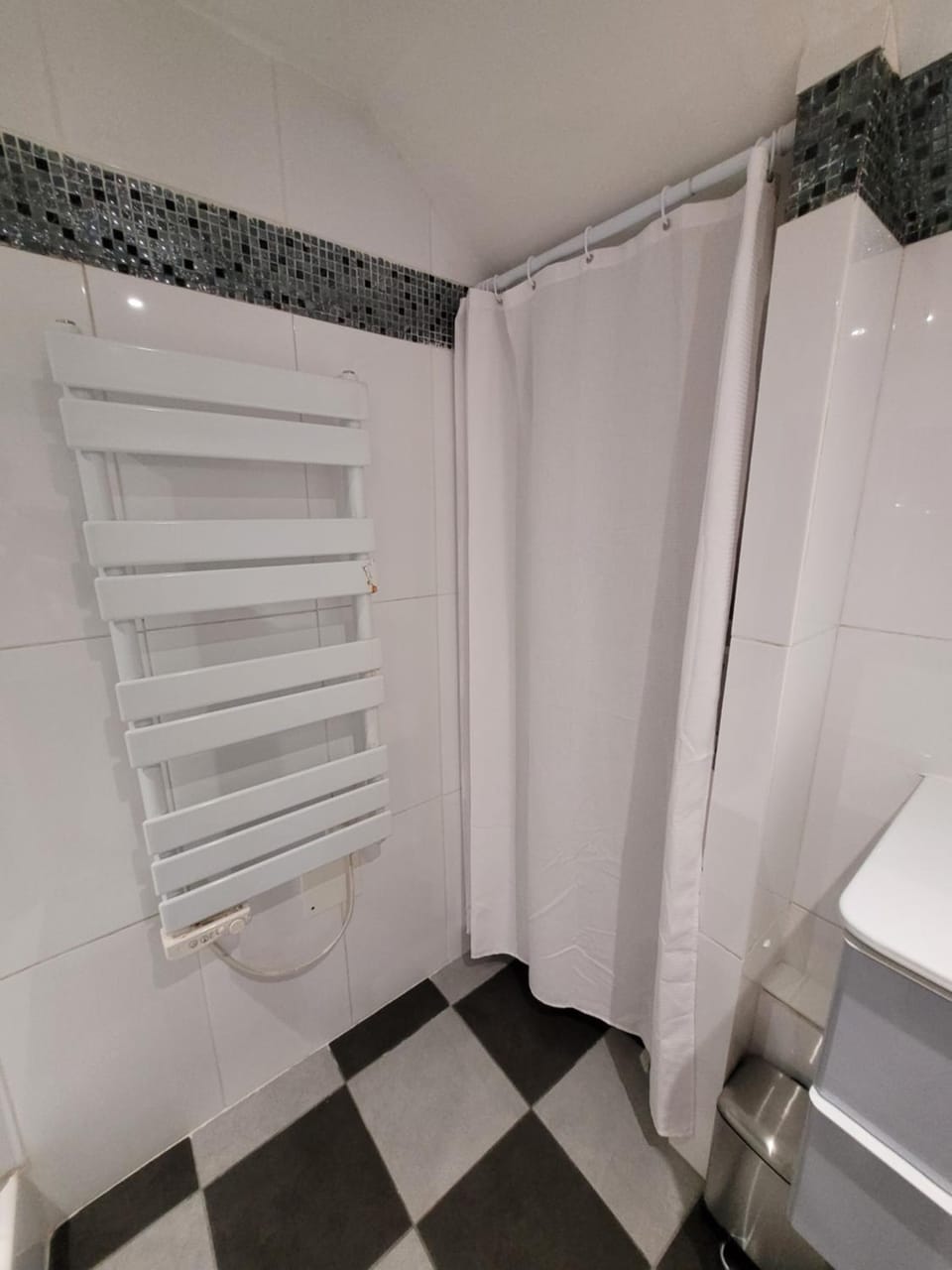 Bathroom, washing machine