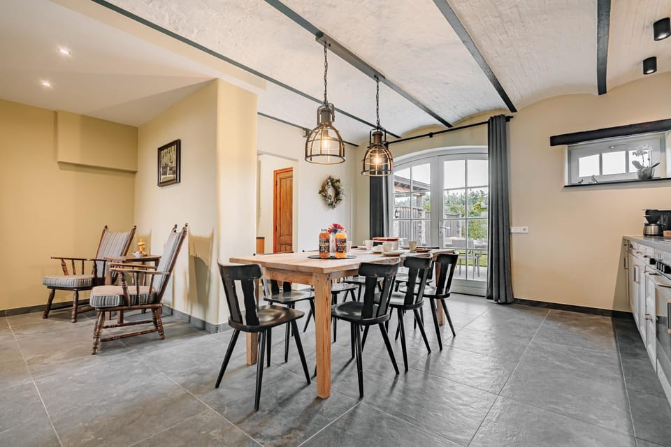 Kitchen or kitchenette, Dining area, minibar, pet friendly, stove
