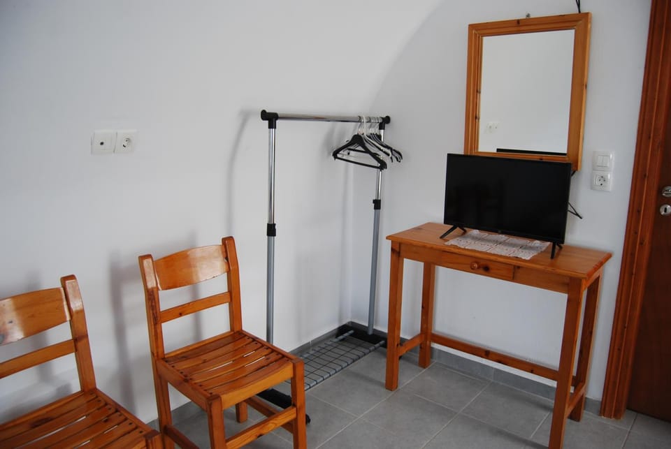 Apollo Rooms Bed and Breakfast in Perissa