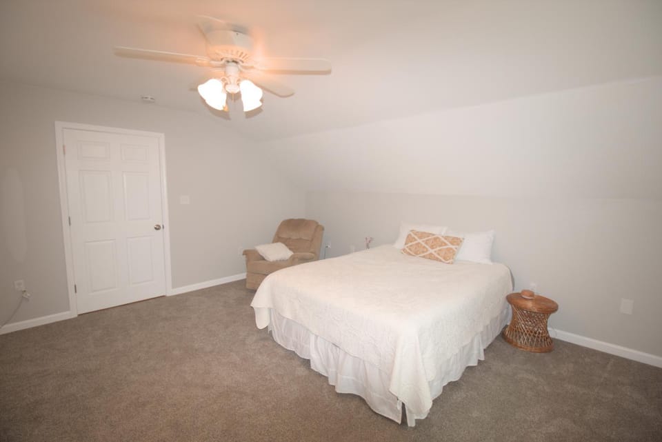 Bed, Bedroom, fireplace