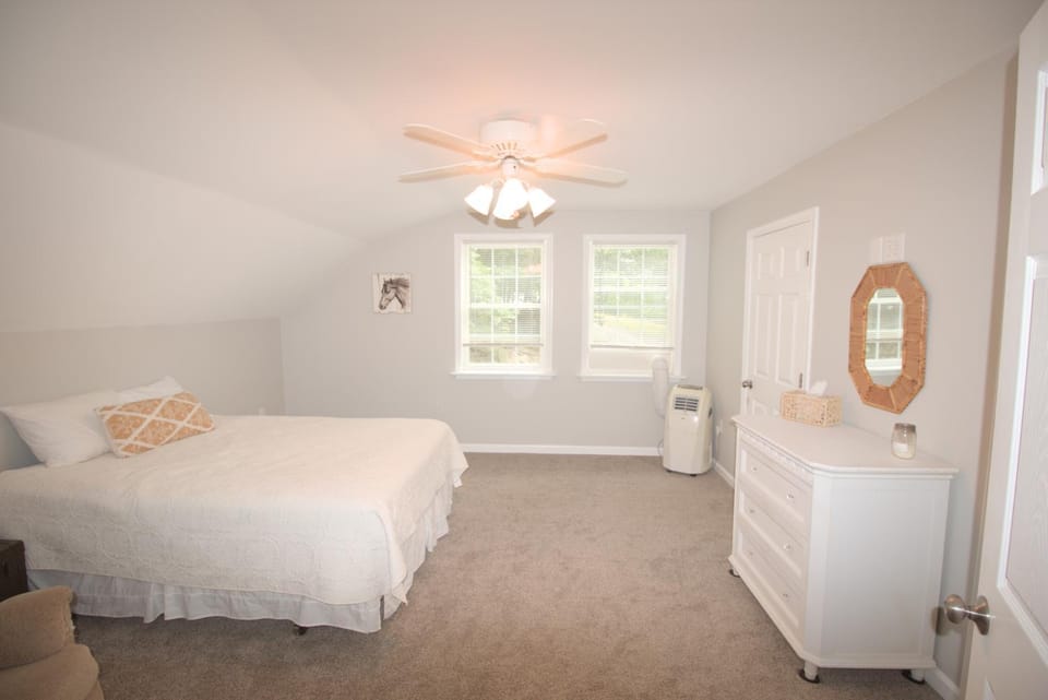 Bed, Bedroom, fireplace