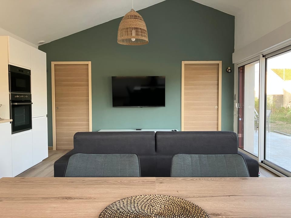 Communal lounge/ TV room, TV and multimedia, Living room