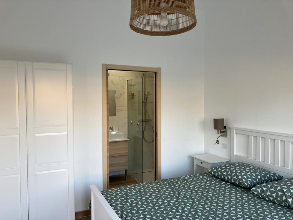 Bed, Photo of the whole room, Bedroom, wardrobe