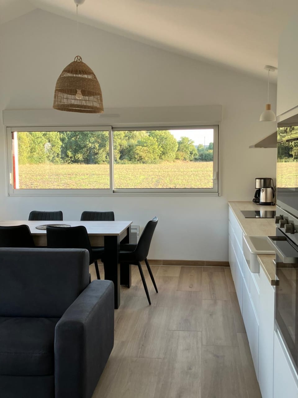 Coffee/tea facilities, Kitchen or kitchenette, Dining area