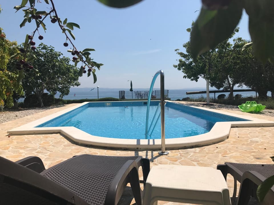 Swimming pool, Swimming pool