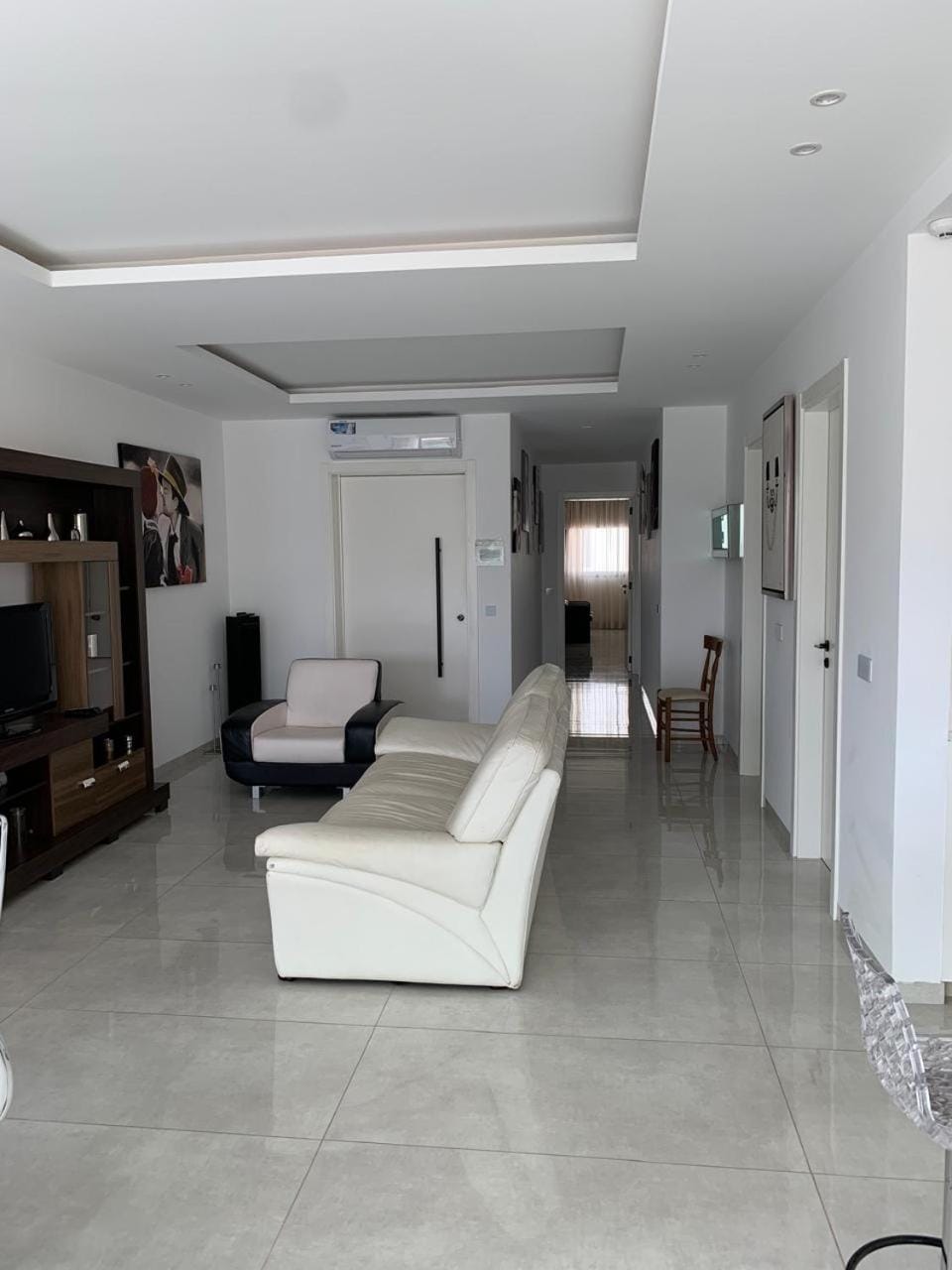 Communal lounge/ TV room, TV and multimedia, Living room, Seating area, air conditioner