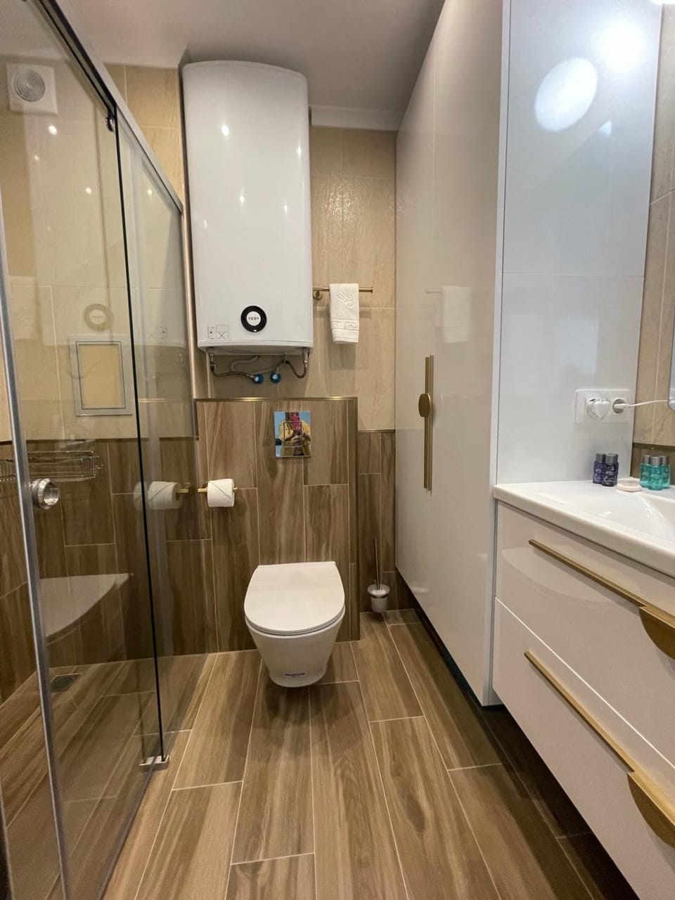 Shower, Toilet, Bathroom