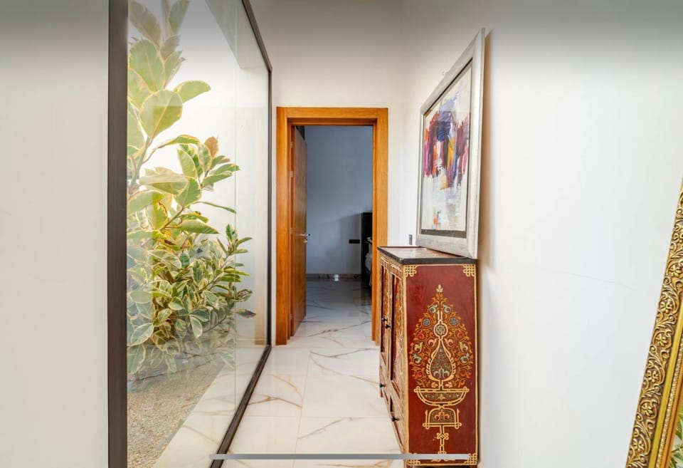 Luxury 3BR Villa Huge Pool 1,000m Private Garden 4 Baths House in Marrakesh-Safi