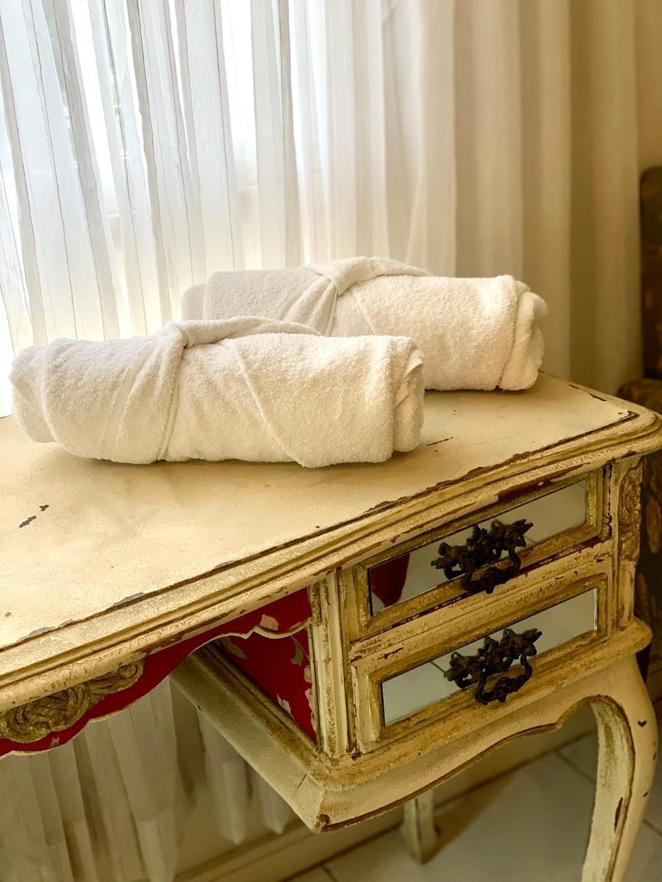 Bedroom, towels