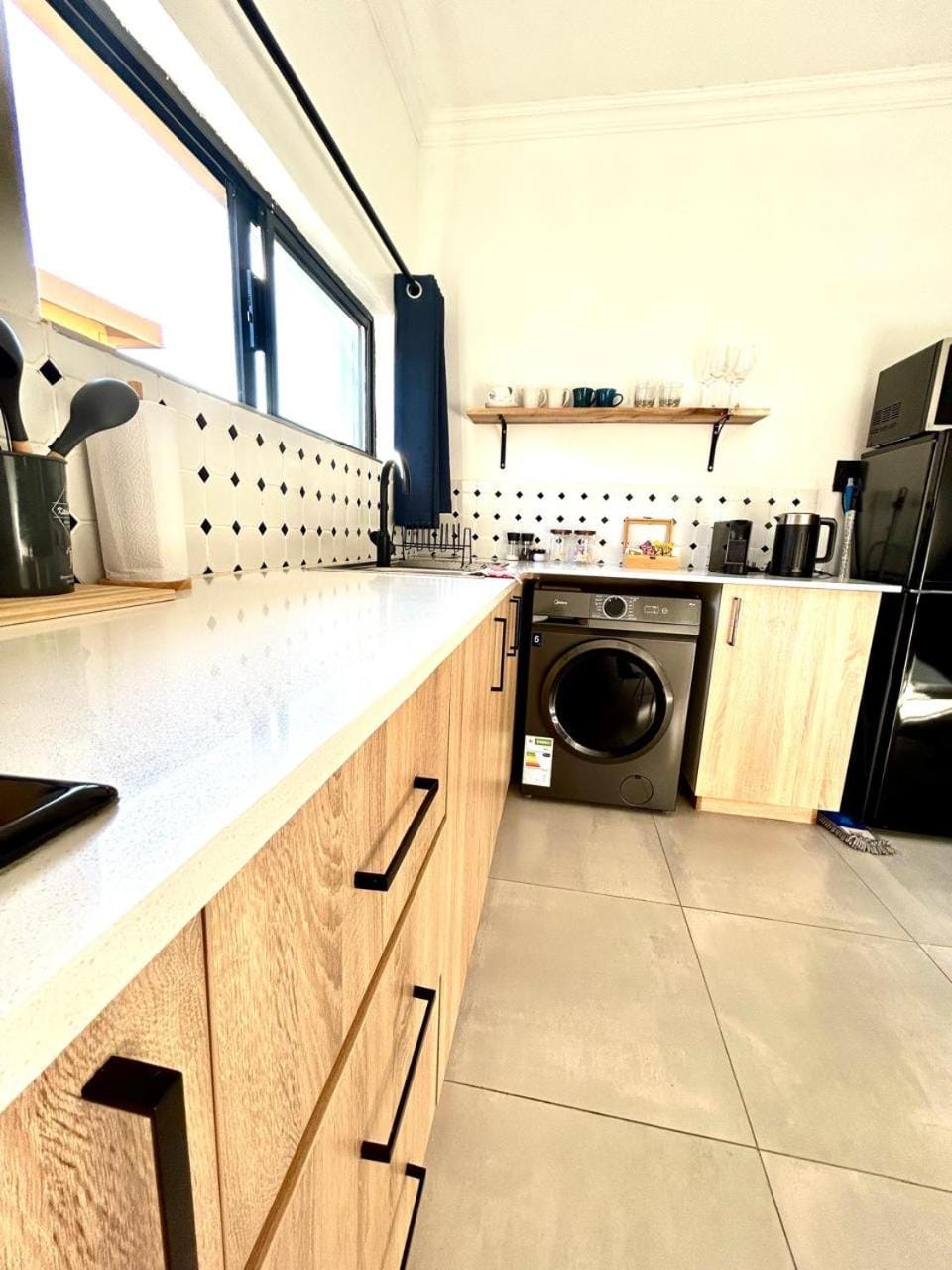 Kitchen or kitchenette, washing machine