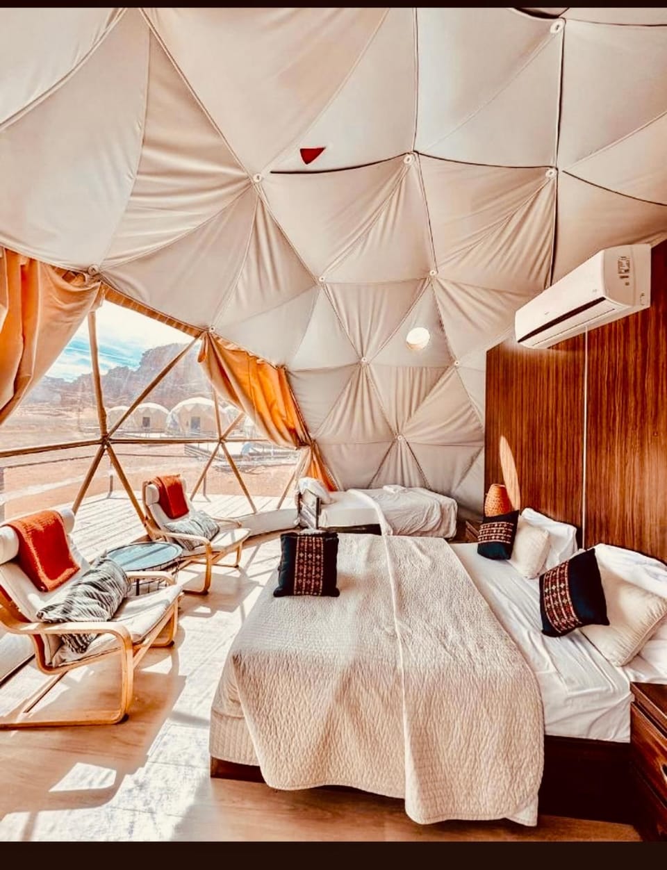 Bed, Photo of the whole room