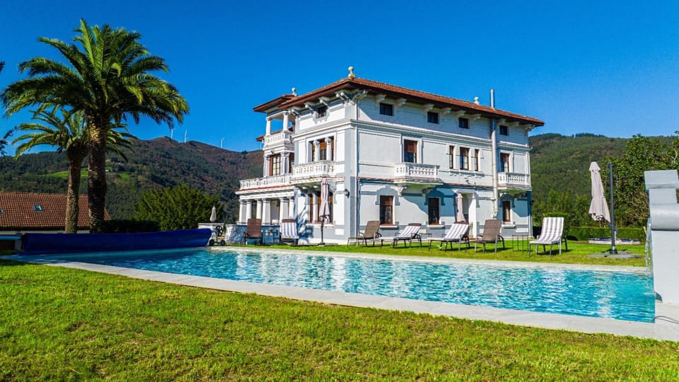 Property building, Garden view, Mountain view, Pool view, Swimming pool