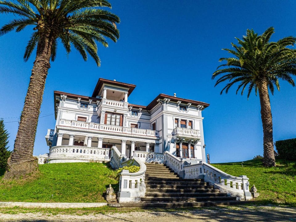 Villa con piscina VILLA ALICIA LA PERLA INDIANA Villa in Asturias