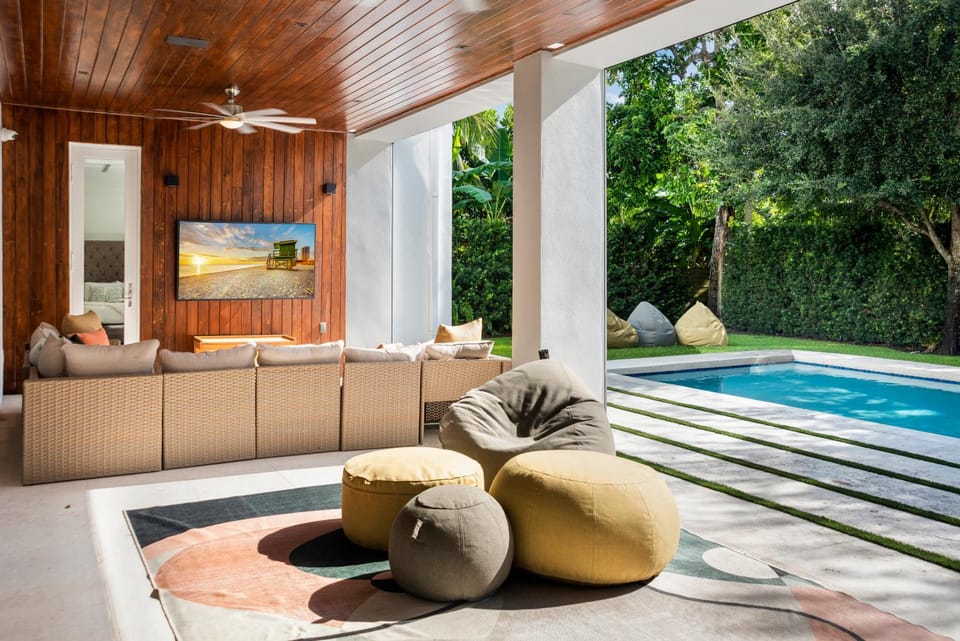 Patio, Communal lounge/ TV room, Seating area, Pool view