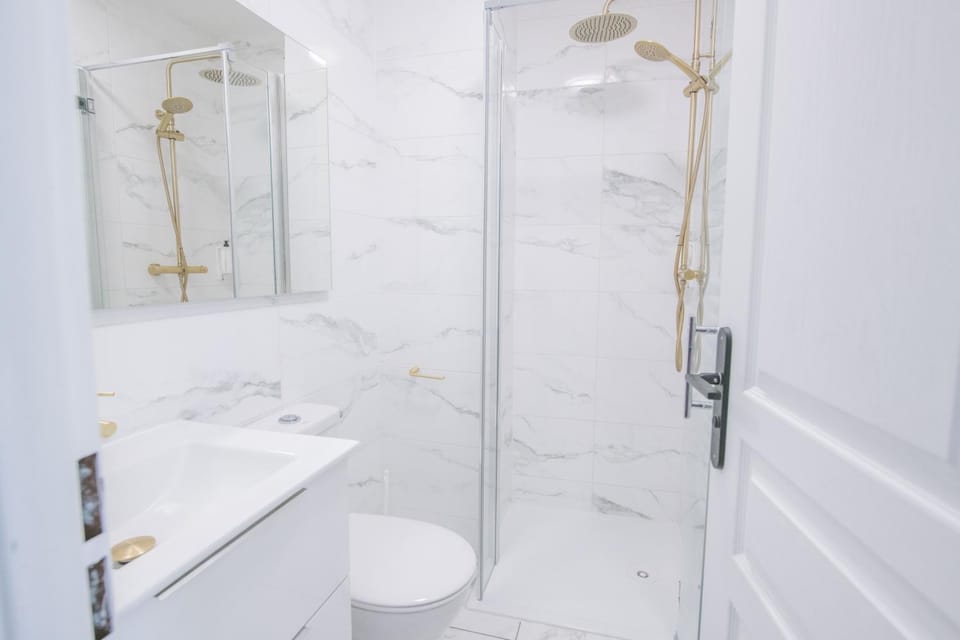 Shower, Toilet, Bathroom