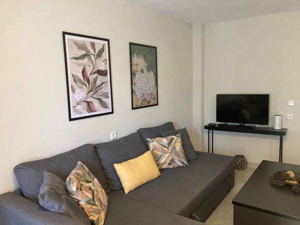 Communal lounge/ TV room, TV and multimedia, Living room