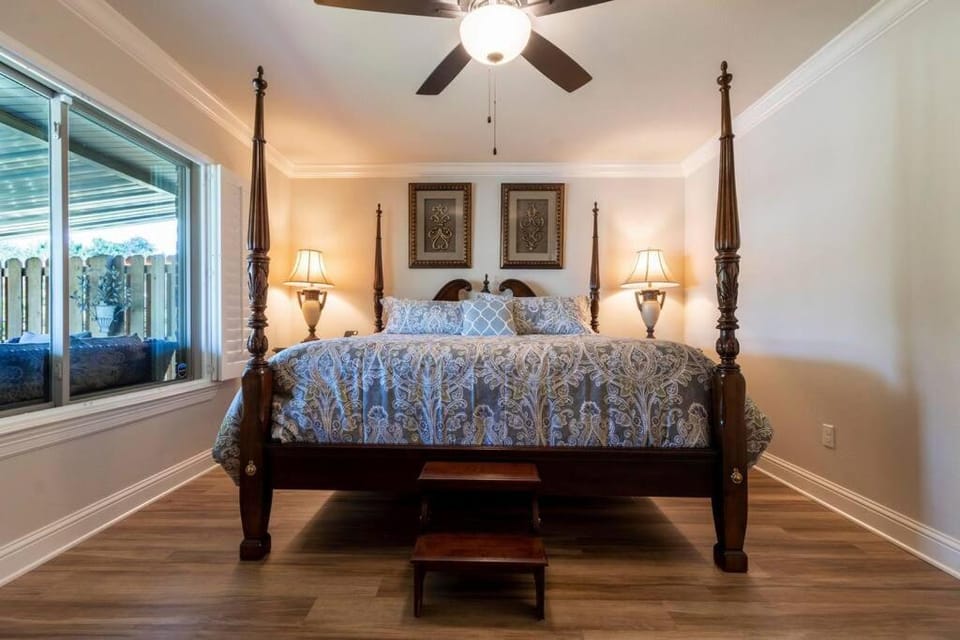 Retreat at Premier Parks House in Longview