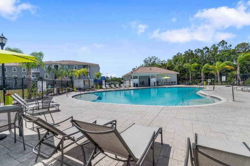 Luxury Living: 1BR Condo w/ Resort-Style Amenities Apartment in Melbourne