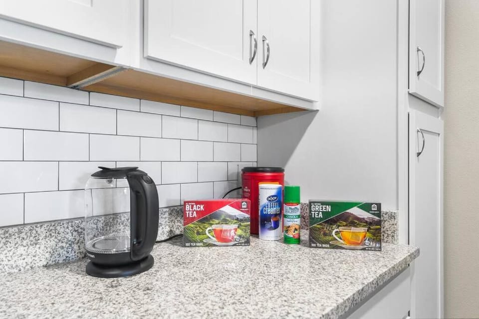 Luxury Living: 1BR Condo w/ Resort-Style Amenities Apartment in Melbourne