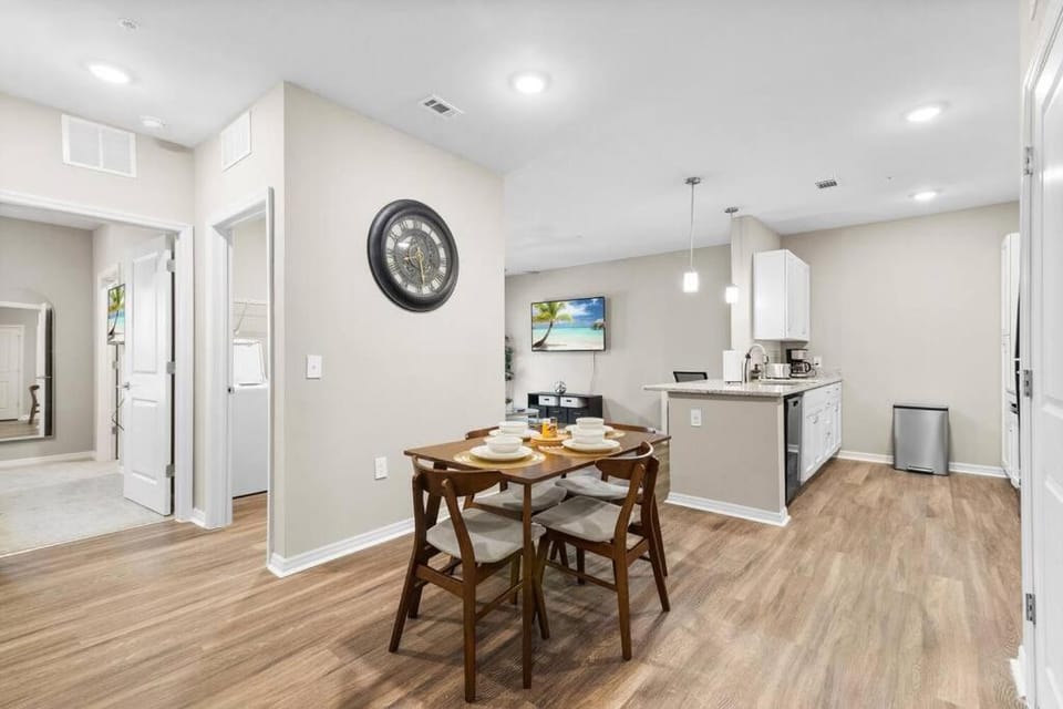 Luxury Living: 1BR Condo w/ Resort-Style Amenities Apartment in Melbourne