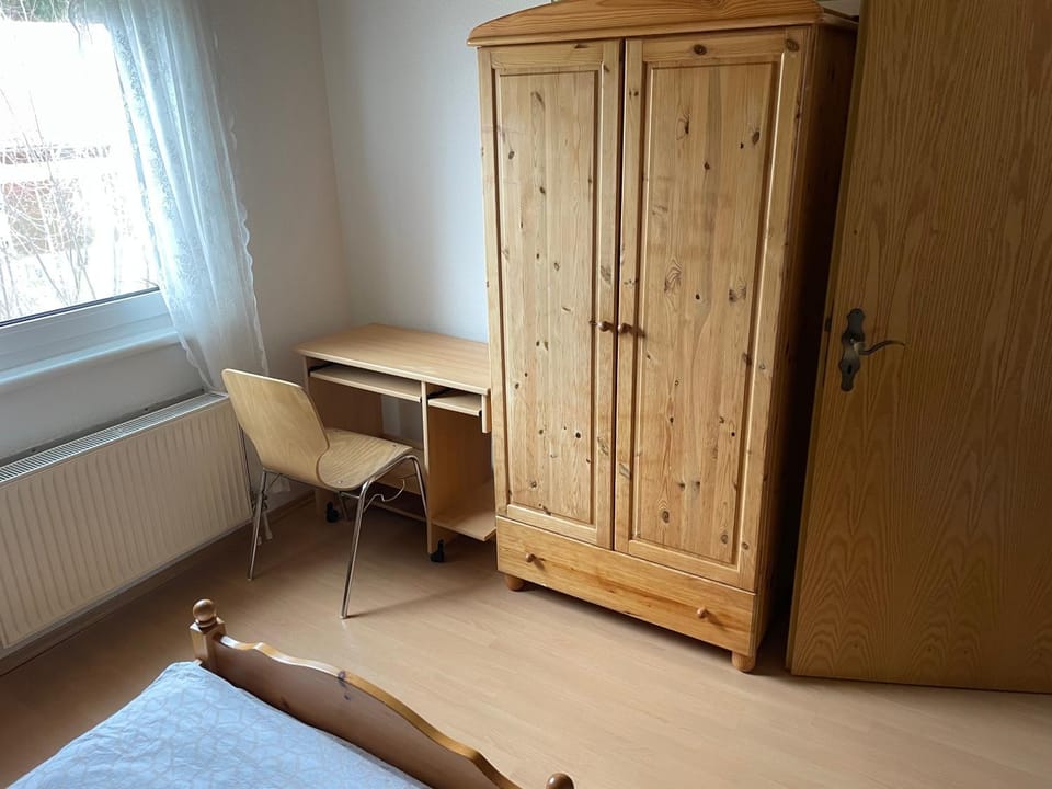 Photo of the whole room, Bedroom, wardrobe