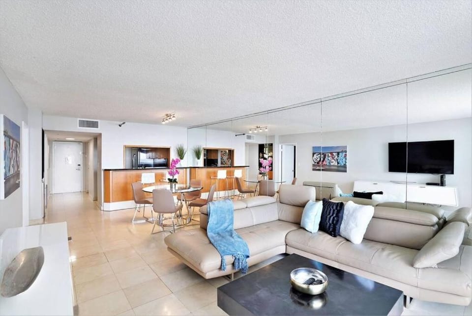 TV and multimedia, Balcony/Terrace, Kitchen or kitchenette, Living room, Dining area, Sea view