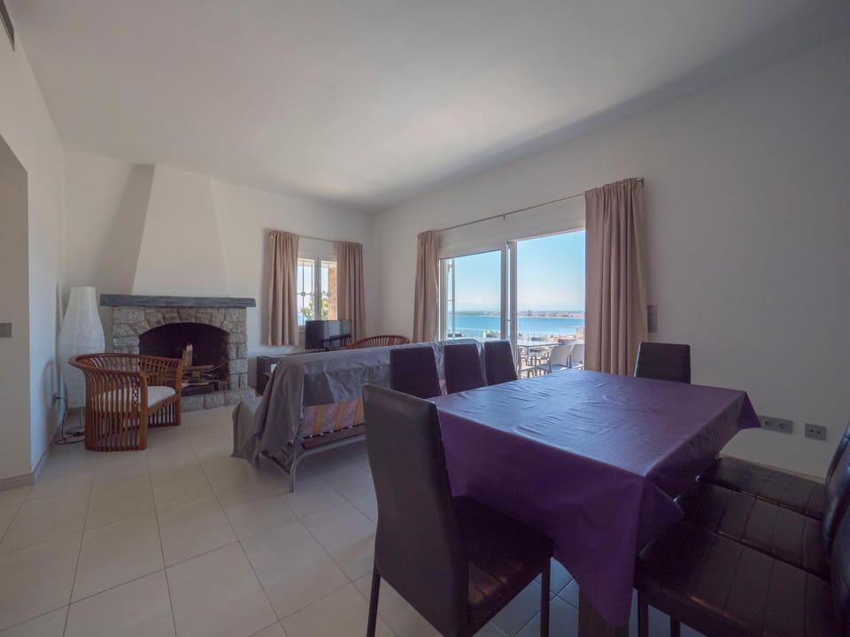 Communal lounge/ TV room, Living room, Lounge or bar, Seating area, Dining area