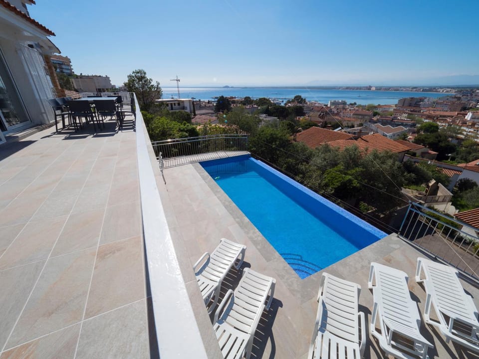 Balcony/Terrace, City view, Landmark view, Mountain view, Pool view, Sea view, Swimming pool