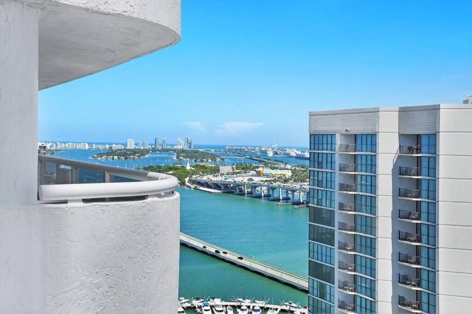 Natural landscape, View (from property/room), Balcony/Terrace, City view, Sea view