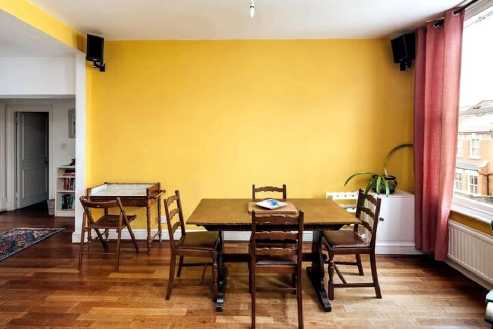 Elegant and Peaceful 2BD apt - Barons Court/London Apartment in City of Westminster