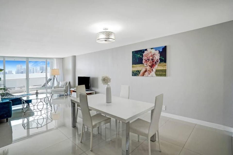 TV and multimedia, Balcony/Terrace, Living room, Dining area, City view, Sea view