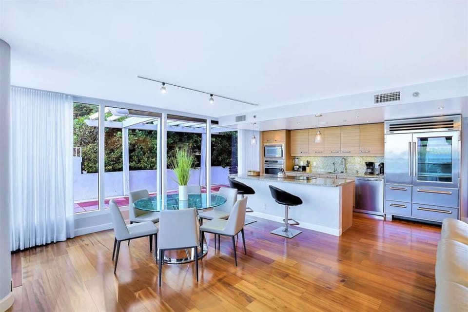 Coffee/tea facilities, Kitchen or kitchenette, Dining area, dishwasher, minibar, pet friendly, stove, toaster