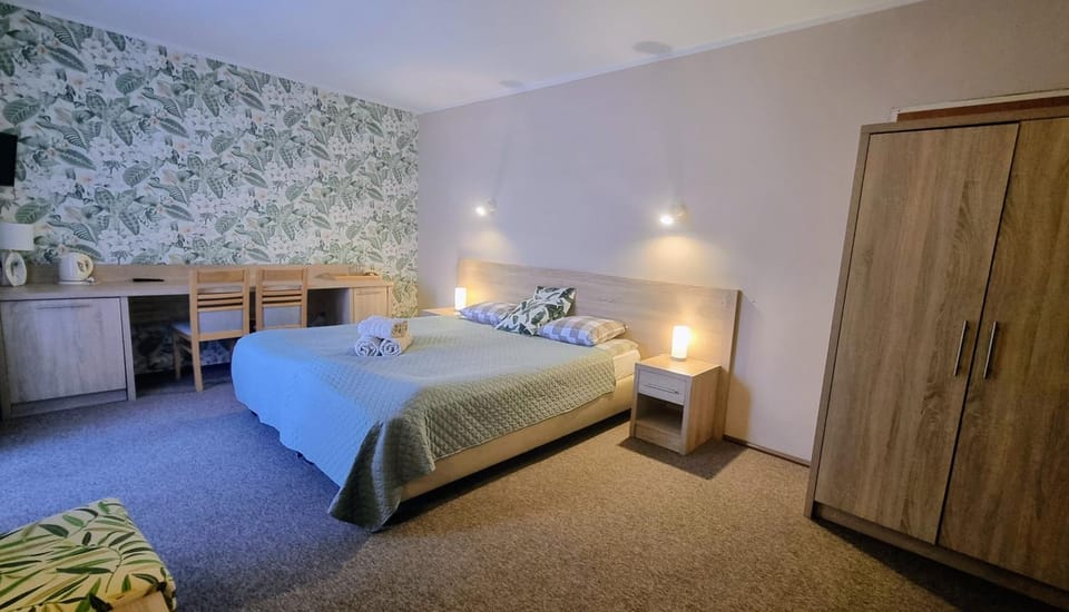 Bed, Photo of the whole room, wardrobe