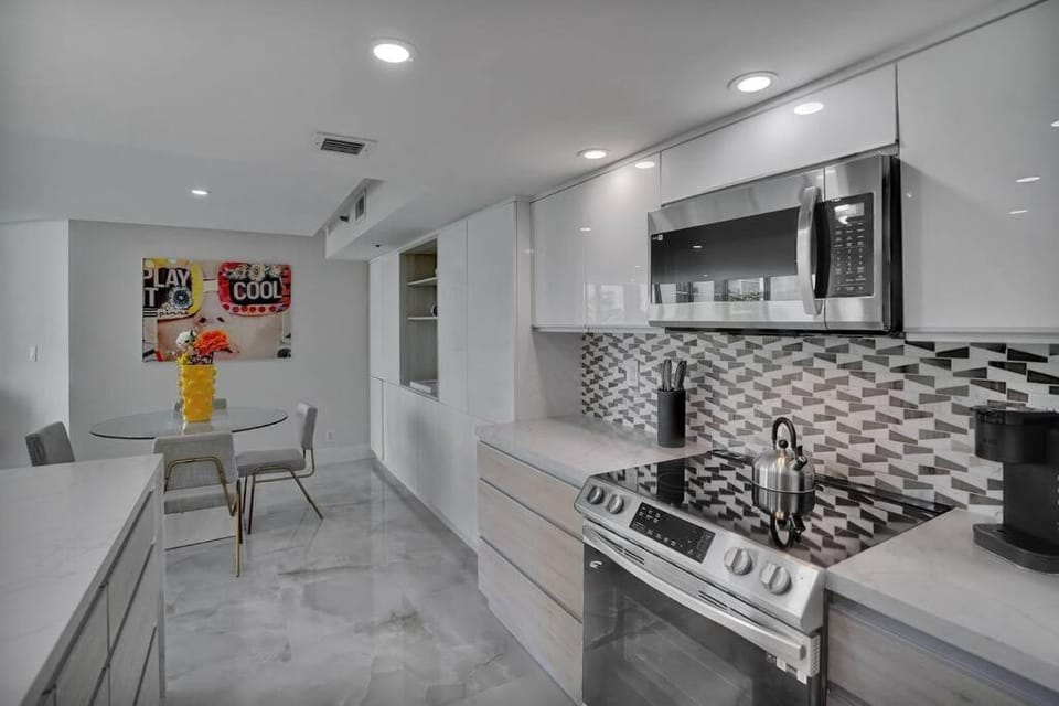 Coffee/tea facilities, Kitchen or kitchenette, Dining area, dishwasher, minibar, pet friendly, stove, toaster