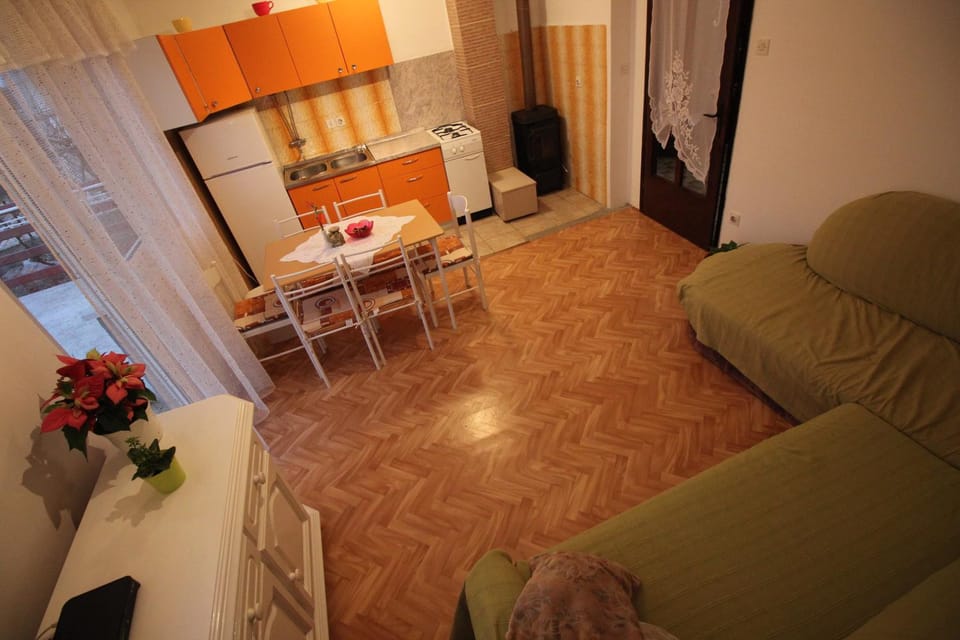Kitchen or kitchenette, Living room, Seating area