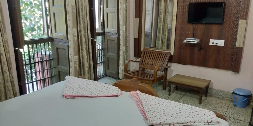 Bed, TV and multimedia