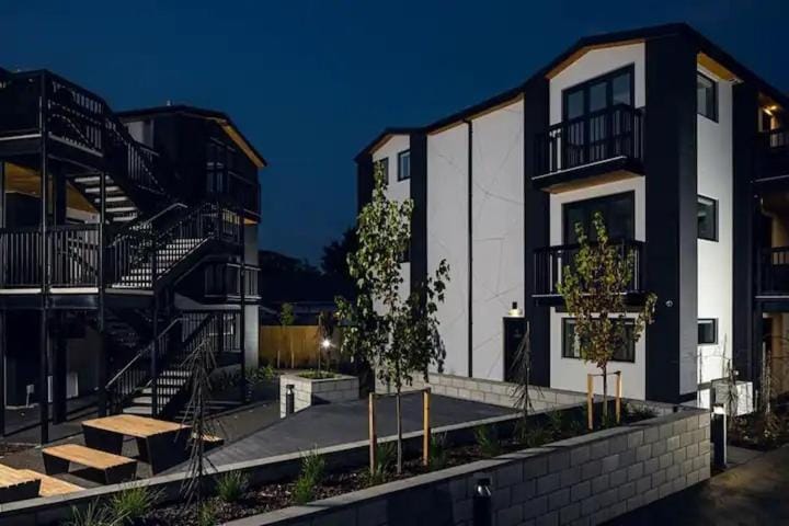 Property building, Night