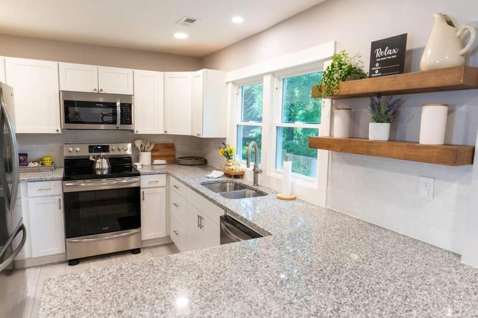 Coffee/tea facilities, Kitchen or kitchenette, dishwasher, minibar, pet friendly, stove, toaster