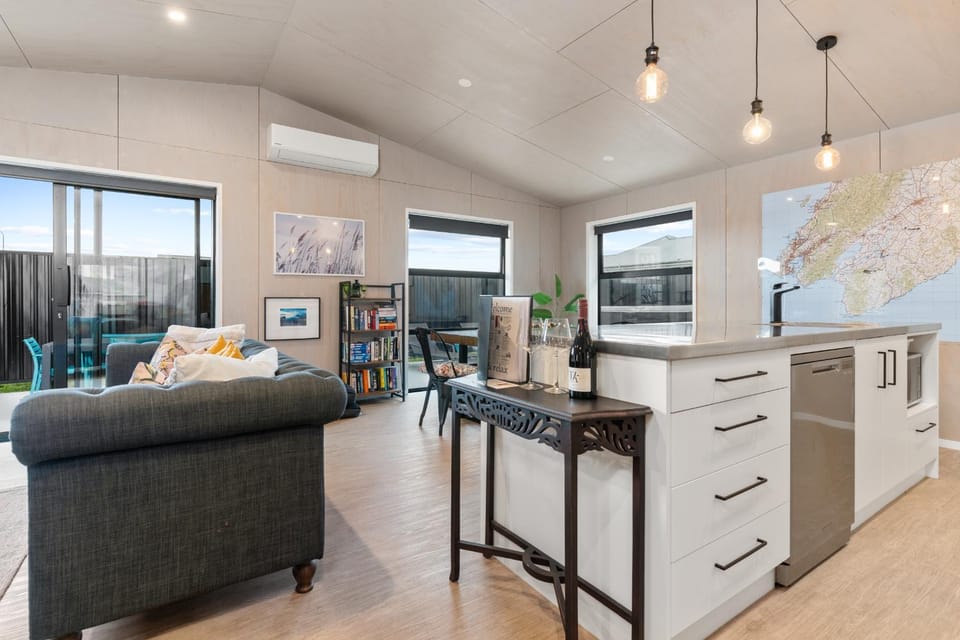 Kitchen or kitchenette, Living room, Seating area