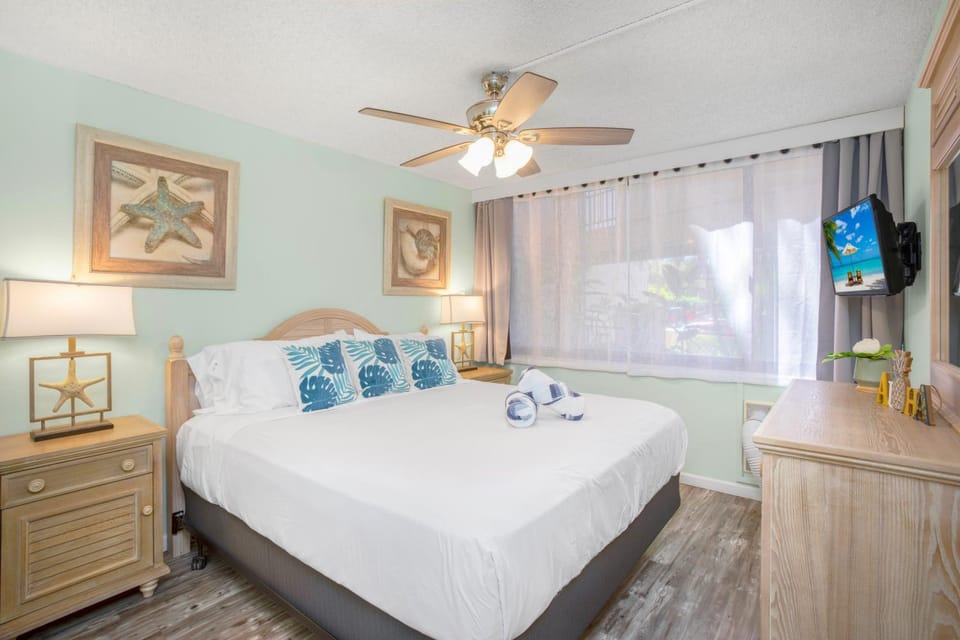 Bed, Photo of the whole room, Bedroom, fireplace
