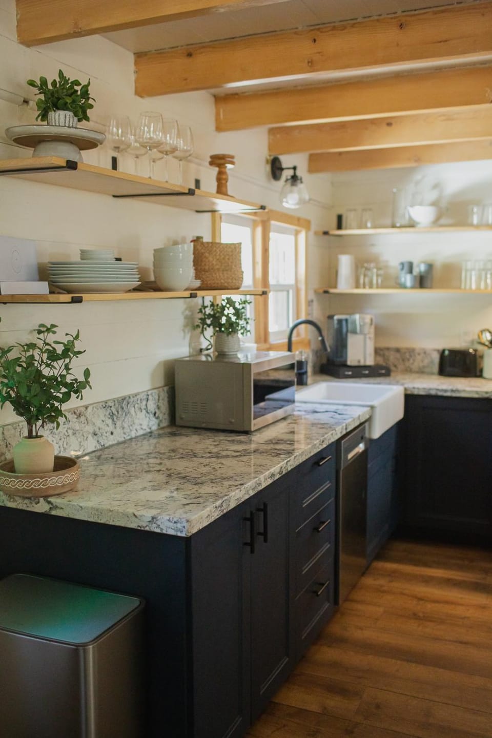 Kitchen or kitchenette, dishwasher, microwave