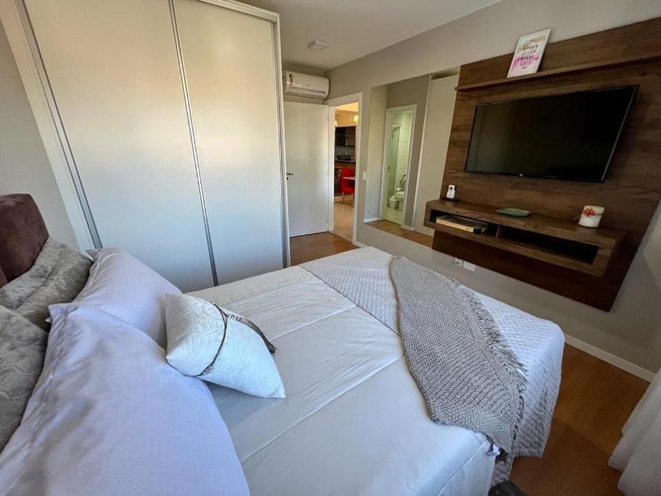 Bed, TV and multimedia, Photo of the whole room, Bedroom, wardrobe