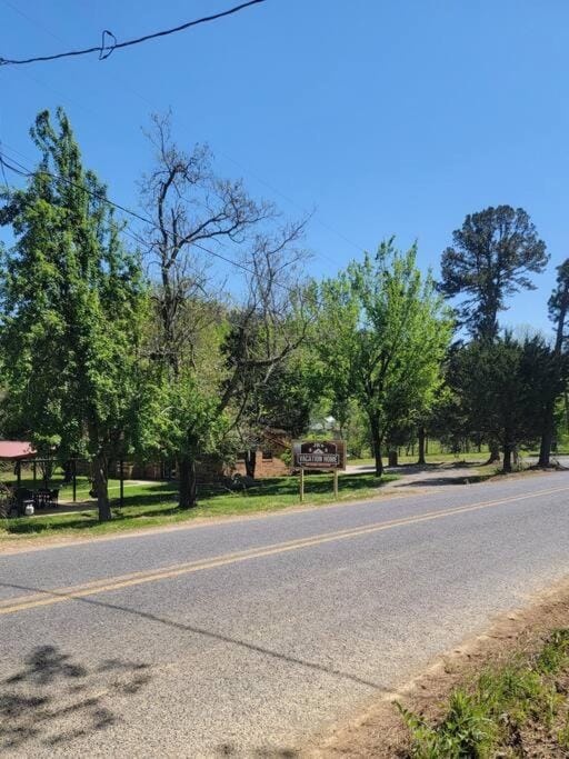 JB's-Getaway in the mountains with trails and more House in Arkansas