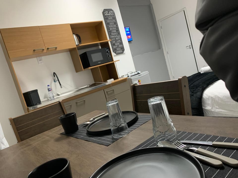 Kitchen or kitchenette, Dining area, minibar, pet friendly, stove