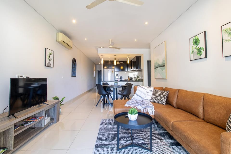 Central City 3 Bed Apt, Pool, 2 FREE secured parks Apartment in Darwin