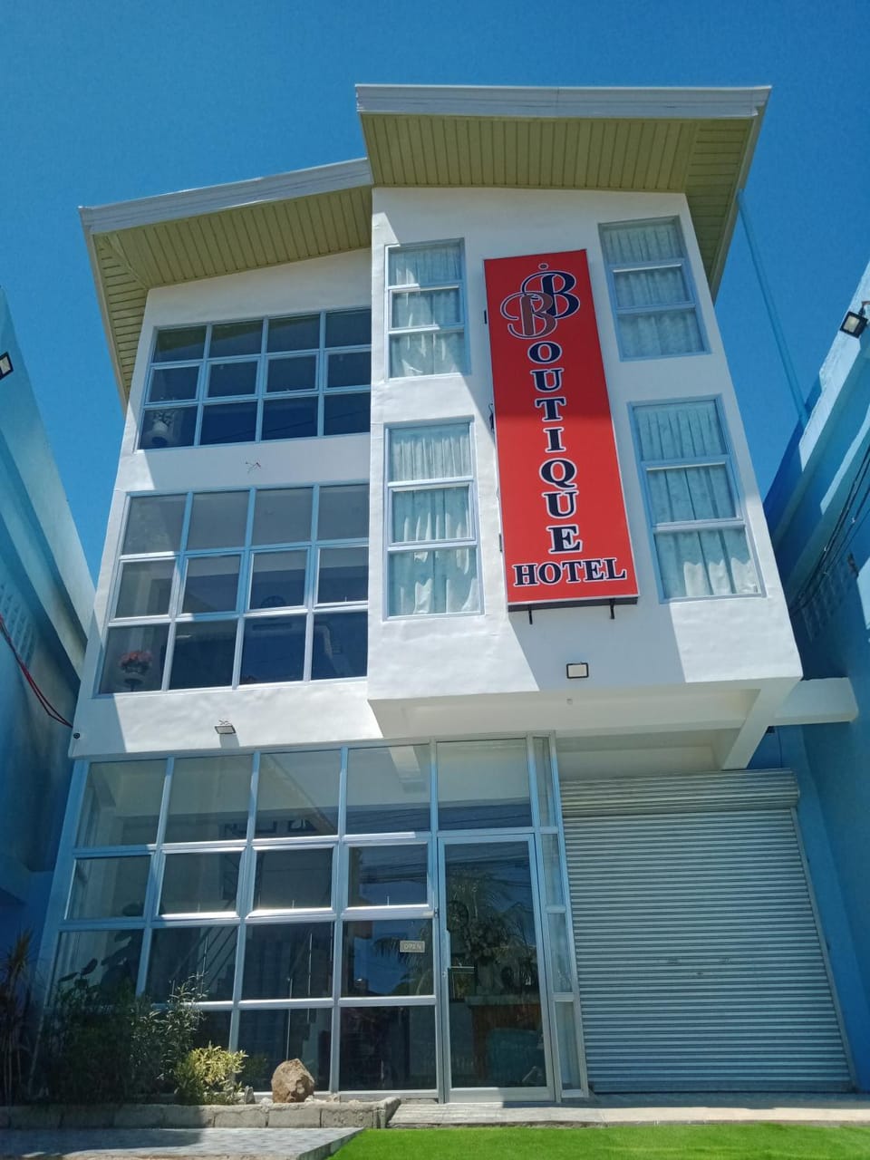 Facade/entrance