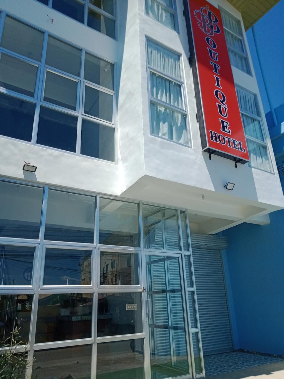 Facade/entrance