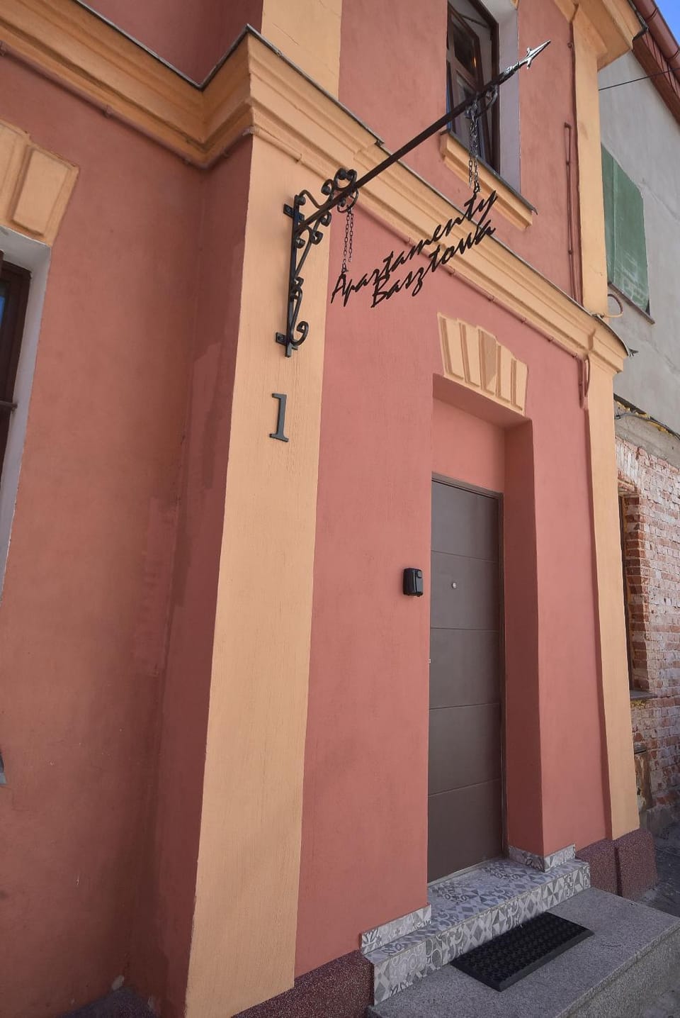 Facade/entrance