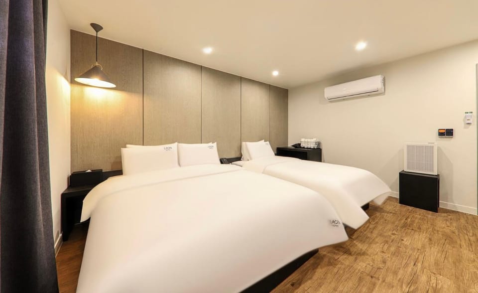Bed, air conditioner